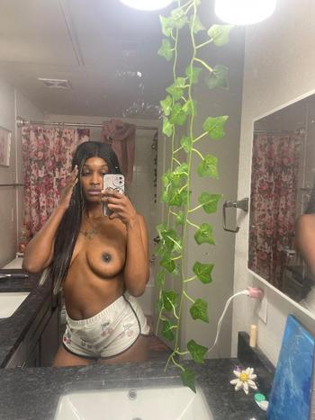 Shine, 26  female escort, Austin
